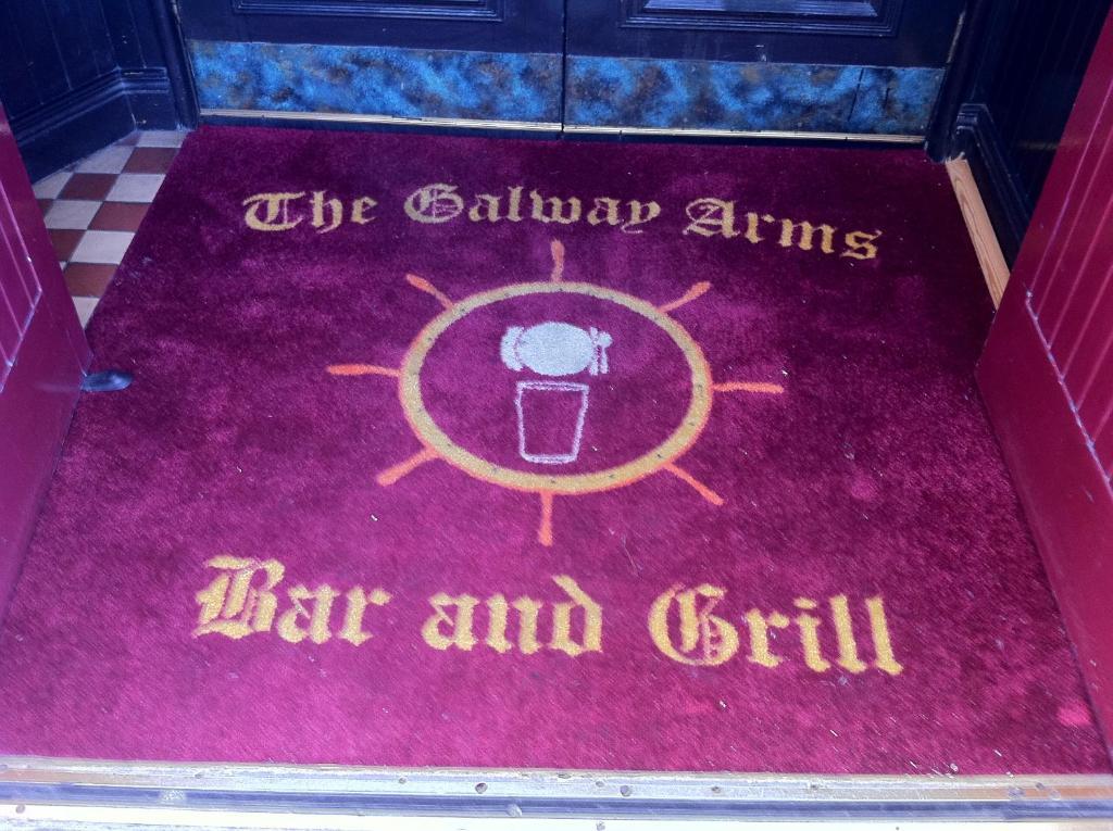 Galway Arms Inn ภายนอก รูปภาพ