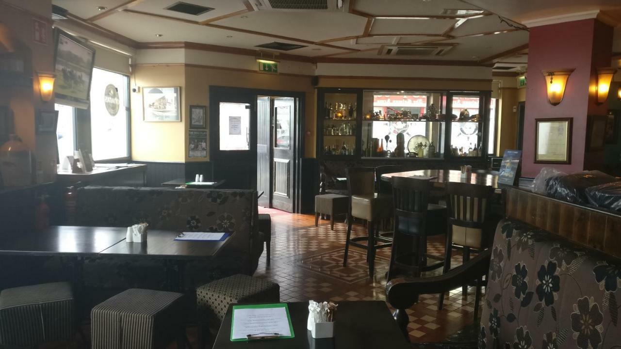 Galway Arms Inn ภายนอก รูปภาพ